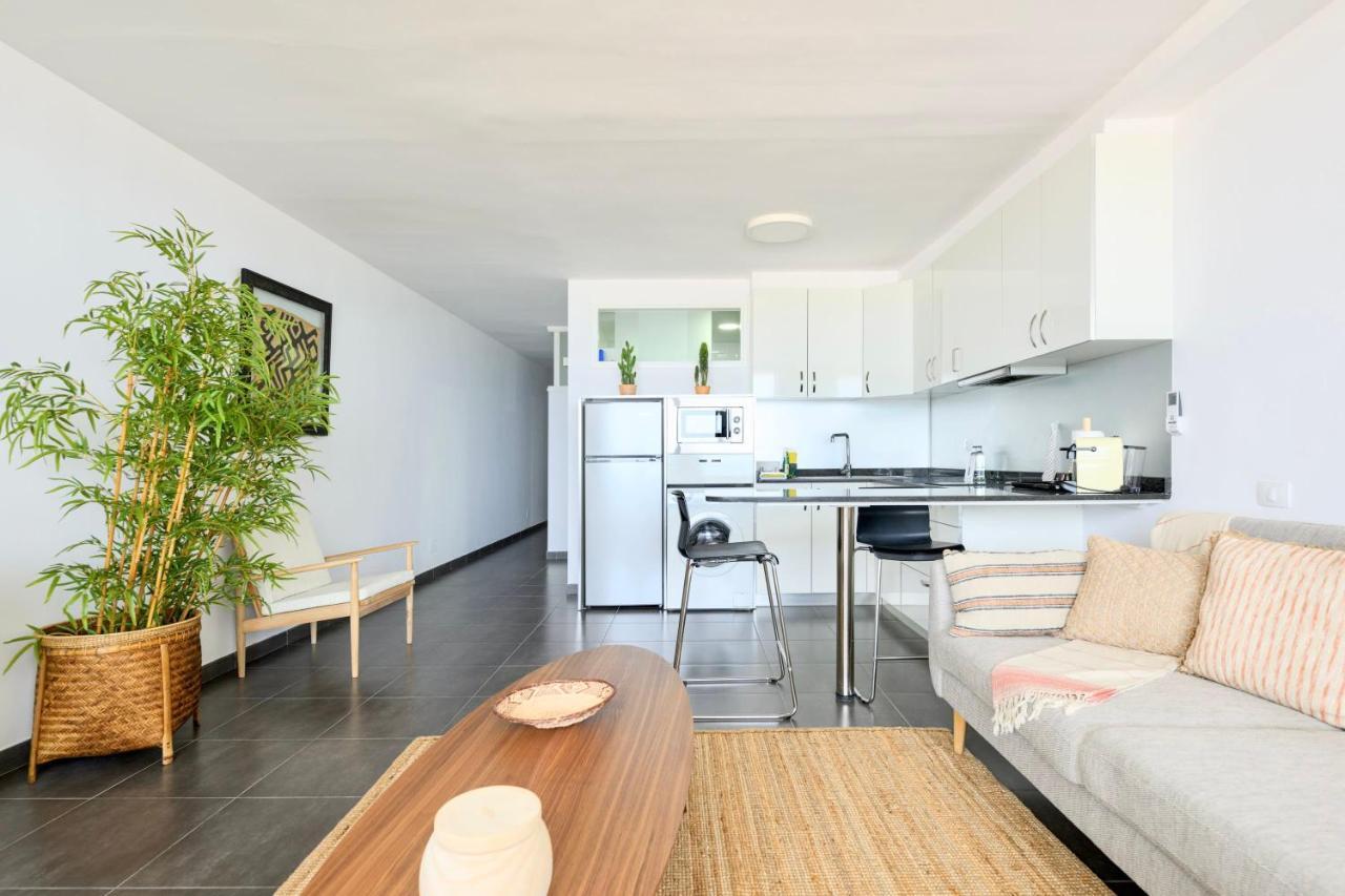 Charming 2 Bedroom Retreat With Beachfront Views San Bartolomé Exterior foto